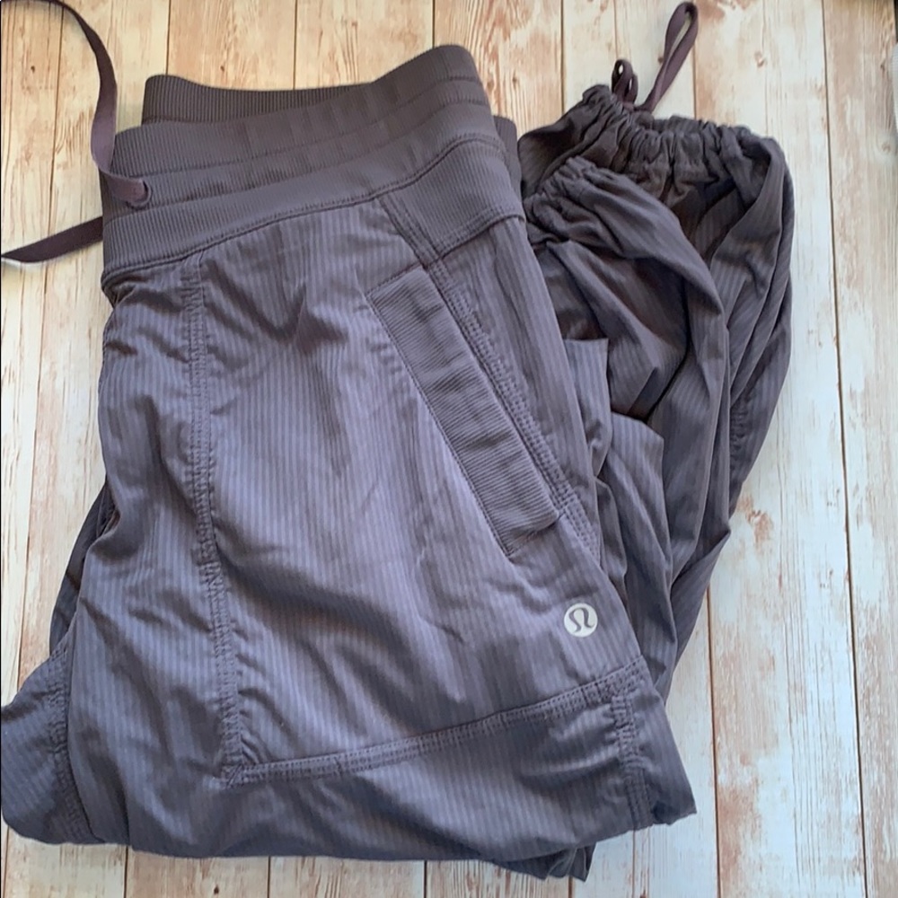 Lululemon gray women’s joggers pants
